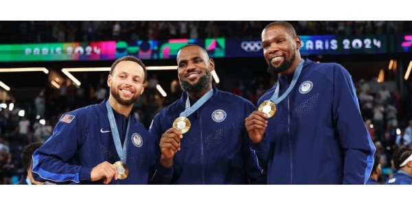 Basketballfans sahen die lang erwartete Kombination aus drei großartigen Spielern